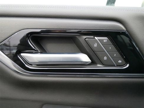 Used 2025 GMC Yukon Denali w/ Sun & Power Step Package image 14