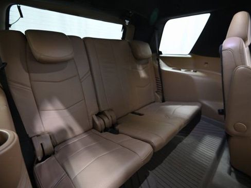 Used 2020 Cadillac Escalade Platinum image 30