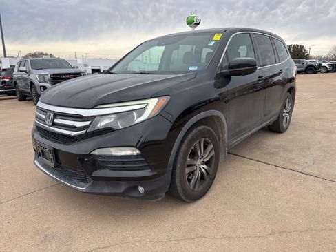Used 2017 Honda Pilot EX image 3