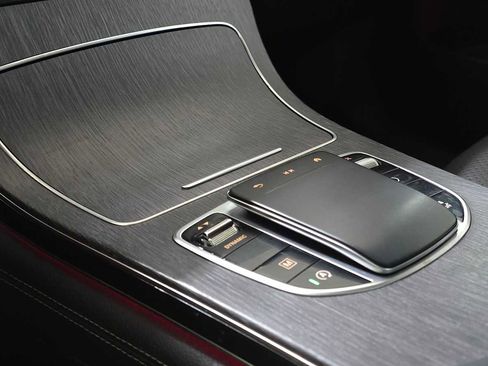 Used 2020 Mercedes-Benz GLC 300 4MATIC image 33