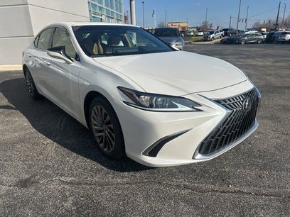 Used 2025 Lexus ES 300h w/ Luxury Package