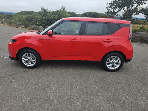 New 2025 Kia Soul S image 2