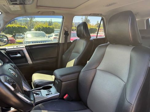 Used 2016 Toyota 4Runner SR5 Premium AWD/4WD image 14