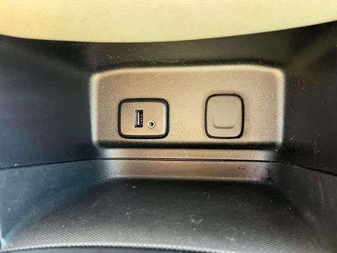 Used 2018 Chevrolet Equinox LT FWD image 13