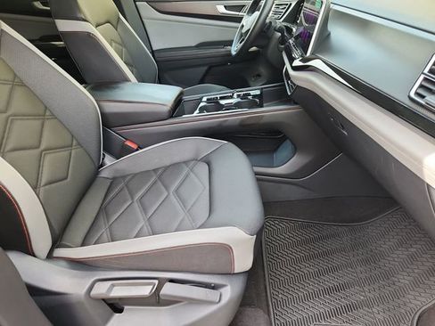 Used 2024 Volkswagen Atlas Peak Edition SE image 27