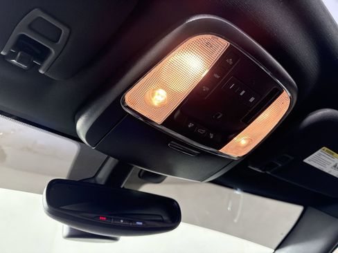 Used 2019 Jeep Grand Cherokee Laredo image 11