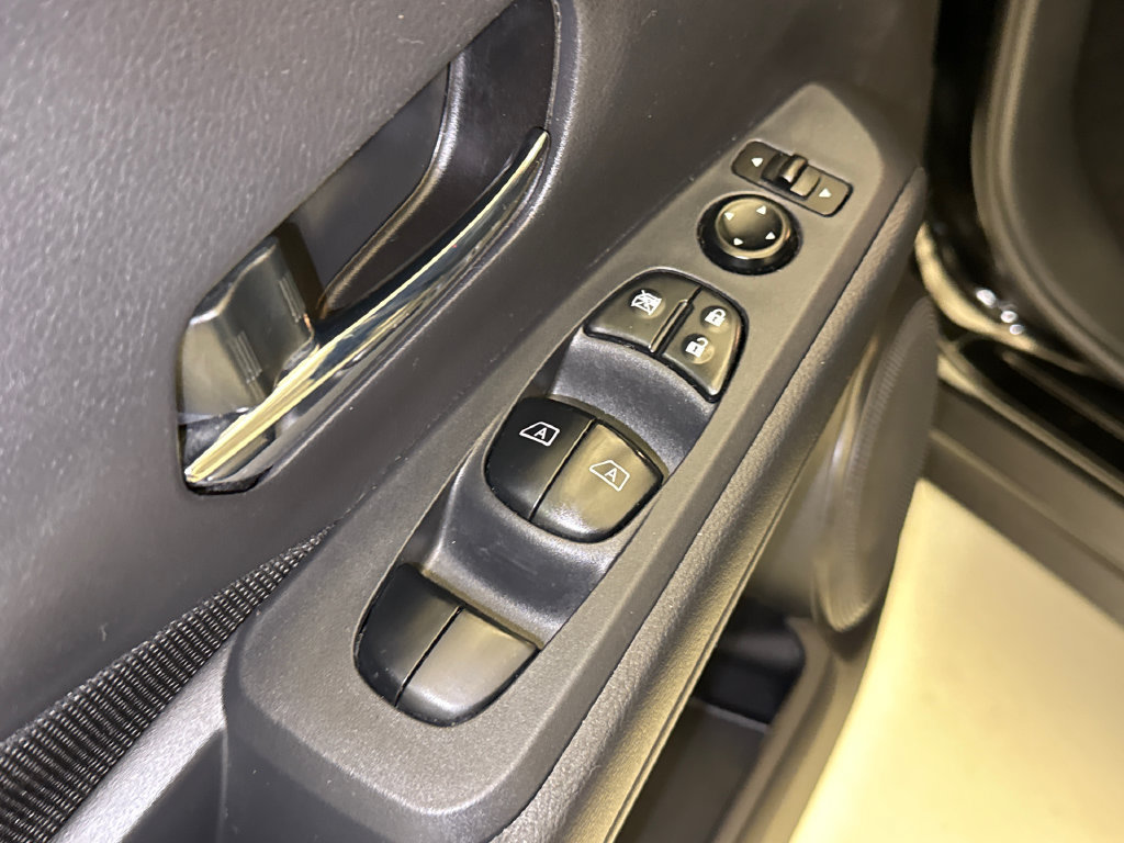 Used 2024 Nissan Kicks SV FWD image 19