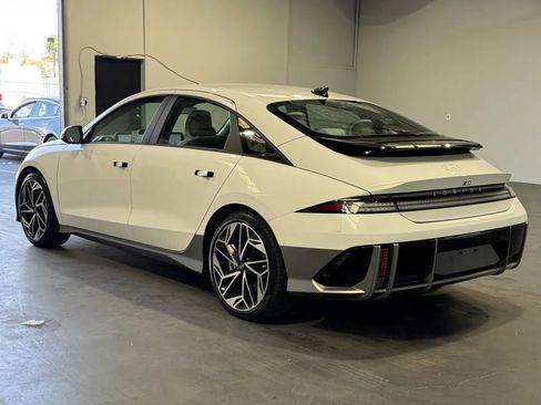 Used 2023 Hyundai Ioniq 6 SEL image 2