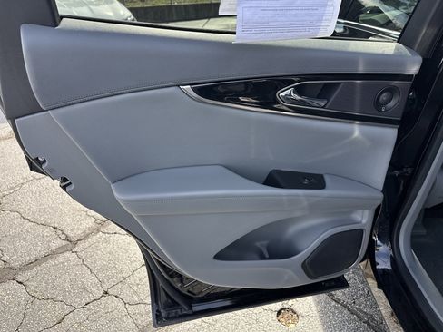 Used 2021 Lincoln Nautilus Reserve w/ Monochromatic Package image 23