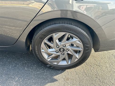 Used 2024 Hyundai Elantra SEL image 24