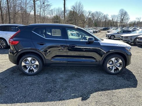 New 2025 Volvo XC40 B5 Core w/ Protection Package Premier image 9