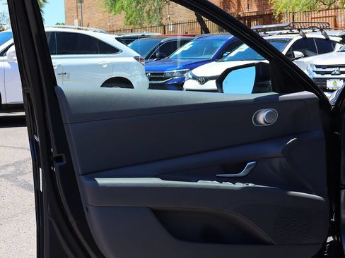 Used 2021 Hyundai Elantra SE FWD image 36