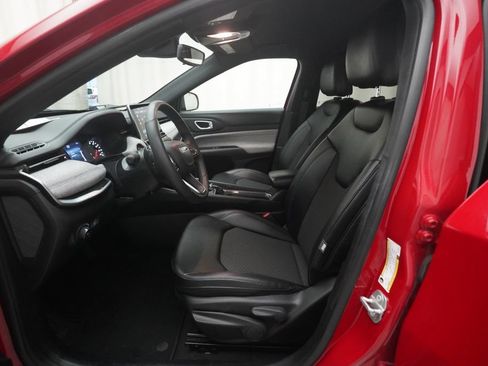 Used 2024 Jeep Compass Latitude AWD/4WD image 7