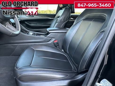 Used 2024 Jeep Grand Cherokee L Limited w/ Black Appearance Package AWD/4WD image 9