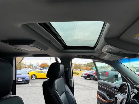 Used 2019 Chevrolet Suburban Premier image 18