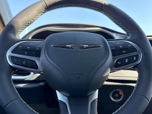 New 2026 Chrysler Pacifica Select FWD image 29