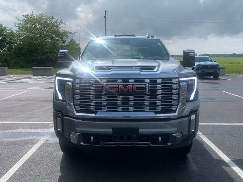Used 2024 GMC Sierra 2500 Denali w/ Denali Reserve Package image 2
