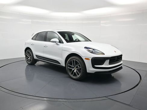 Certified 2026 Porsche Macan image 32