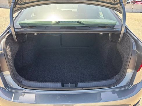 Used 2025 Volkswagen Jetta SE FWD image 32