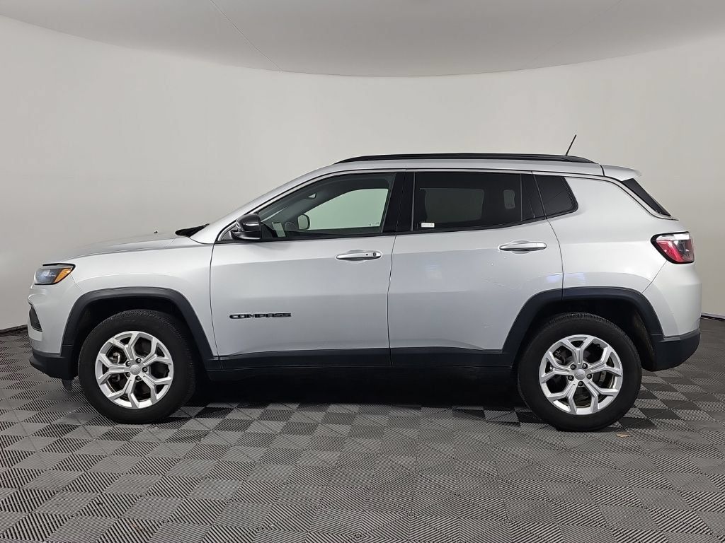 Used 2024 Jeep Compass Latitude AWD/4WD image 1