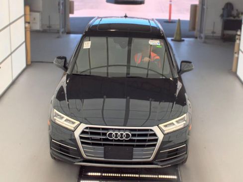 Used 2020 Audi Q5 2.0T Premium Plus w/ Premium Plus Package AWD/4WD image 2