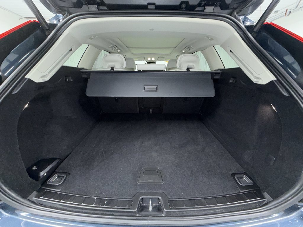 Used 2024 Volvo XC60 B5 Core AWD/4WD image 16
