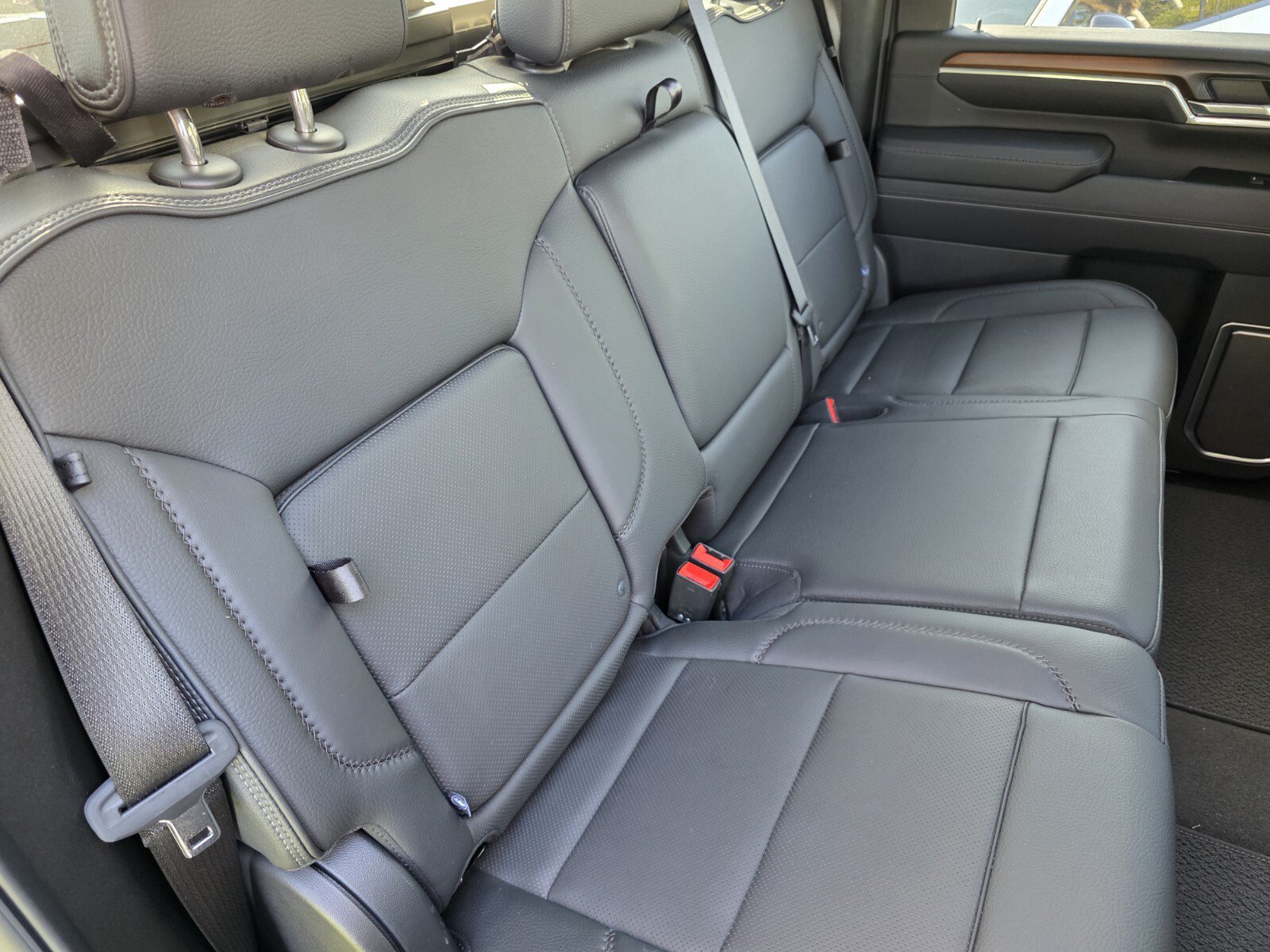 Used 2025 GMC Sierra 2500 Denali w/ Denali Reserve Package AWD/4WD image 27