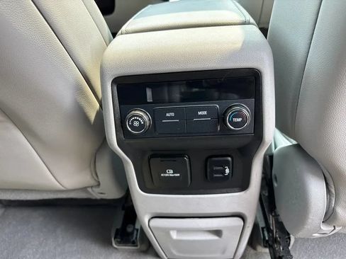 Used 2017 GMC Acadia SLT AWD/4WD image 24