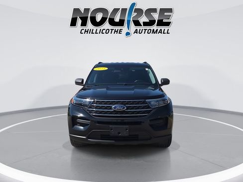 Used 2023 Ford Explorer XLT AWD/4WD image 3
