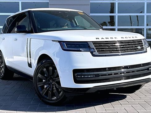 New 2026 Land Rover Range Rover SE image 2