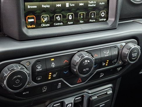 Used 2021 Jeep Wrangler Unlimited Sahara image 16