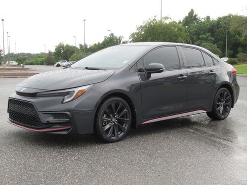 Used 2023 Toyota Corolla SE FWD image 3