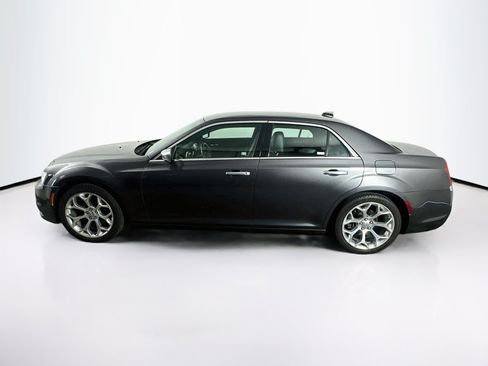 Used 2019 Chrysler 300 C RWD image 4
