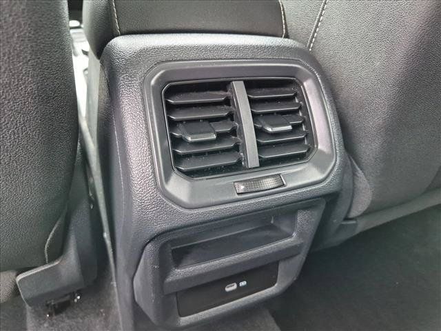 Used 2023 Volkswagen Taos SE w/ Panoramic Sunroof Package AWD/4WD image 17