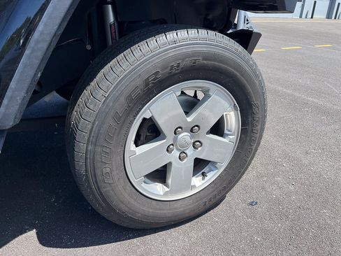 Used 2020 Jeep Wrangler Unlimited Sahara AWD/4WD image 6