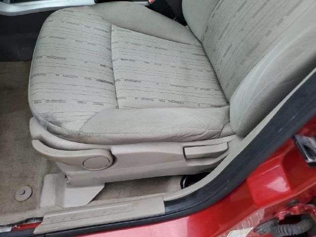 Used 2010 Ford Focus SE FWD image 23