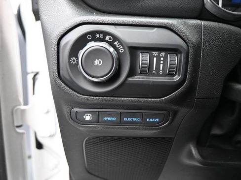 Used 2022 Jeep Wrangler Unlimited Rubicon 4xe AWD/4WD image 12