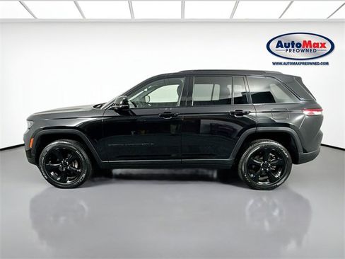 Used 2023 Jeep Grand Cherokee Altitude image 9