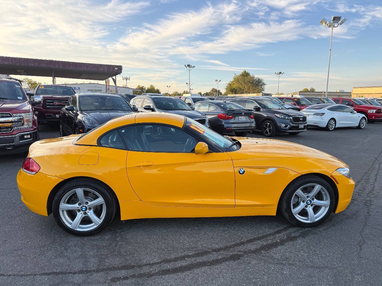 Used 2012 BMW Z4 sDrive28i w/ Exclusive Citrus Yellow Pkg RWD image 26