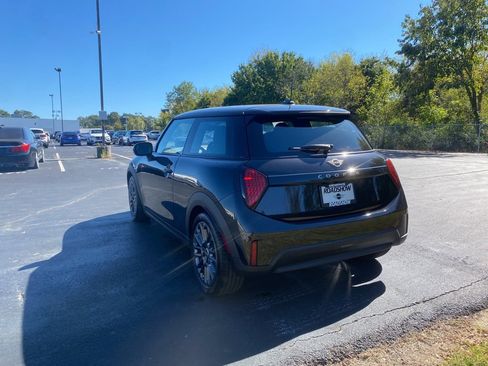 Used 2025 MINI Cooper 2-Door Hardtop image 3