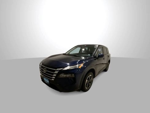 Used 2024 Nissan Rogue SV image 4