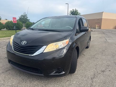 Used 2012 Toyota Sienna LE w/ Towing Pkg FWD image 12