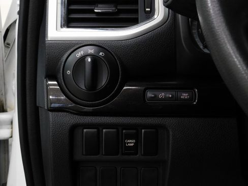 Used 2017 Nissan Titan SV image 45