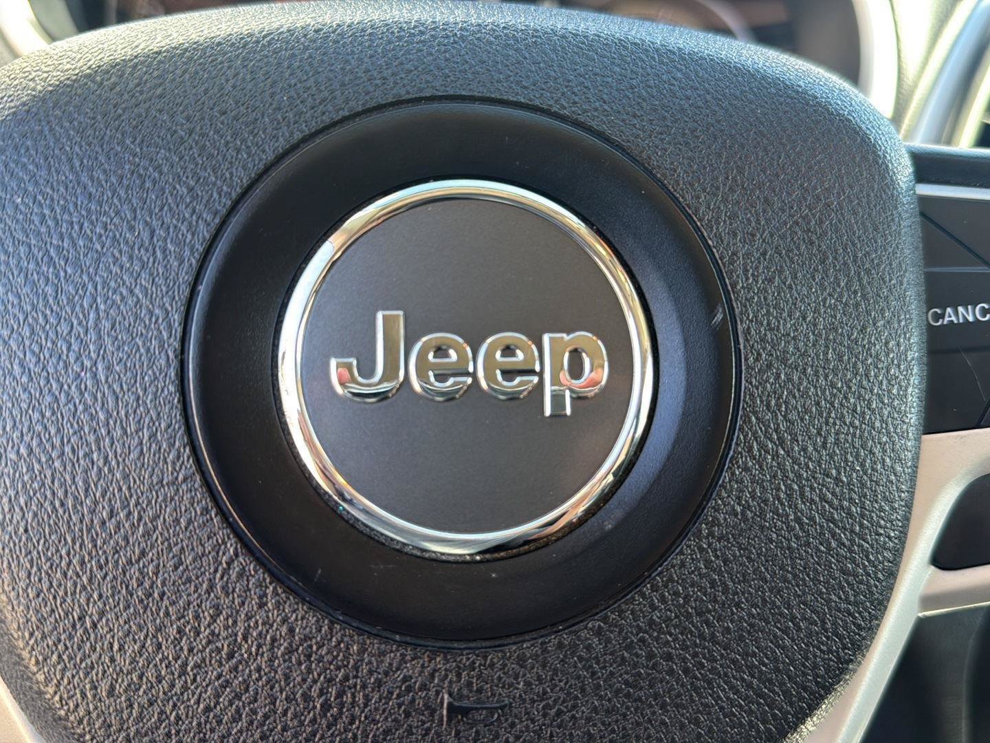 Used 2017 Jeep Cherokee Trailhawk w/ Comfort/Convenience Group AWD/4WD image 25