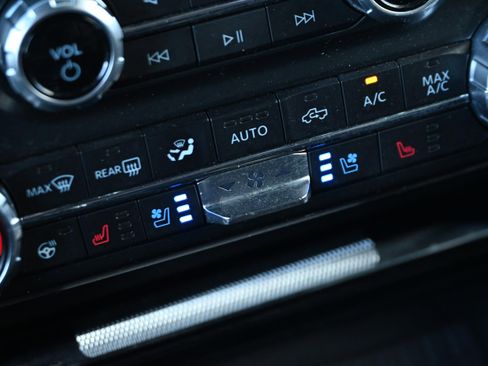 Used 2022 Ford F150 Lariat w/ Equipment Group 502A High image 38