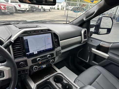 Used 2022 Ford F350 Lariat w/ Lariat Ultimate Package AWD/4WD image 11