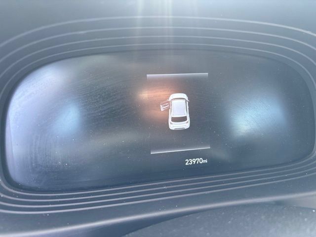 Used 2023 Hyundai Venue Limited w/ Cargo Package FWD image 5