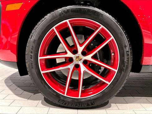 Used 2025 Porsche Macan image 14