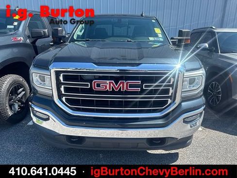 Used 2017 GMC Sierra 1500 SLE w/ SLE Value Package AWD/4WD image 2