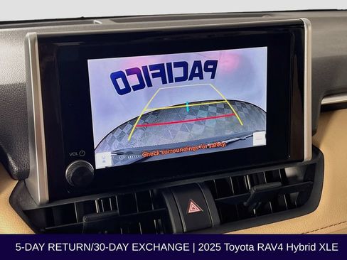 Used 2025 Toyota RAV4 XLE AWD/4WD image 19